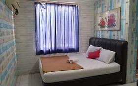 OYO 2746 Venice Guest House Jakarta Near Duta Indah Hospital